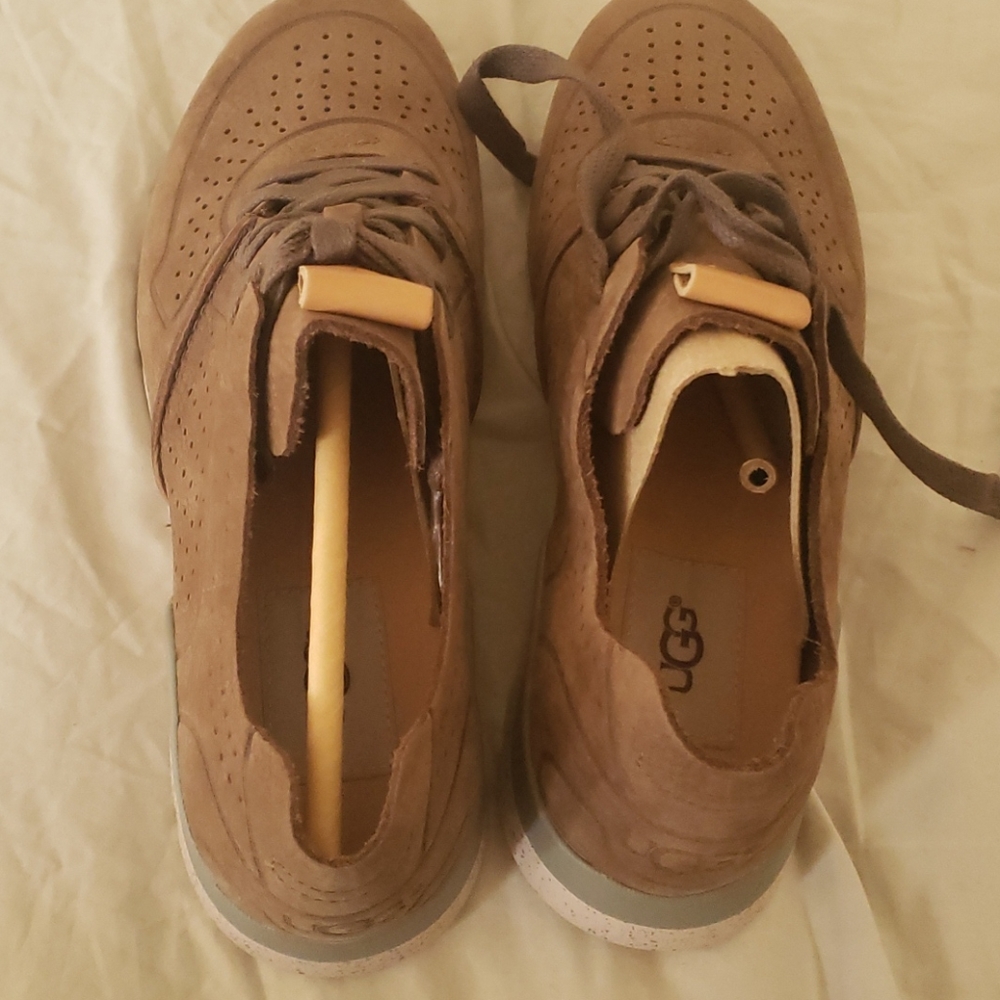 Shoe's - Picture 4 of 5